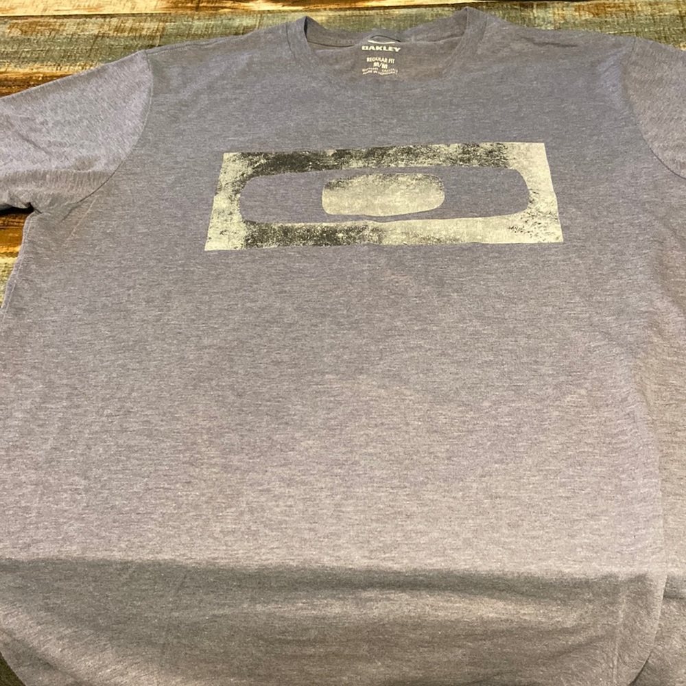 Grey Oakley t-shirt